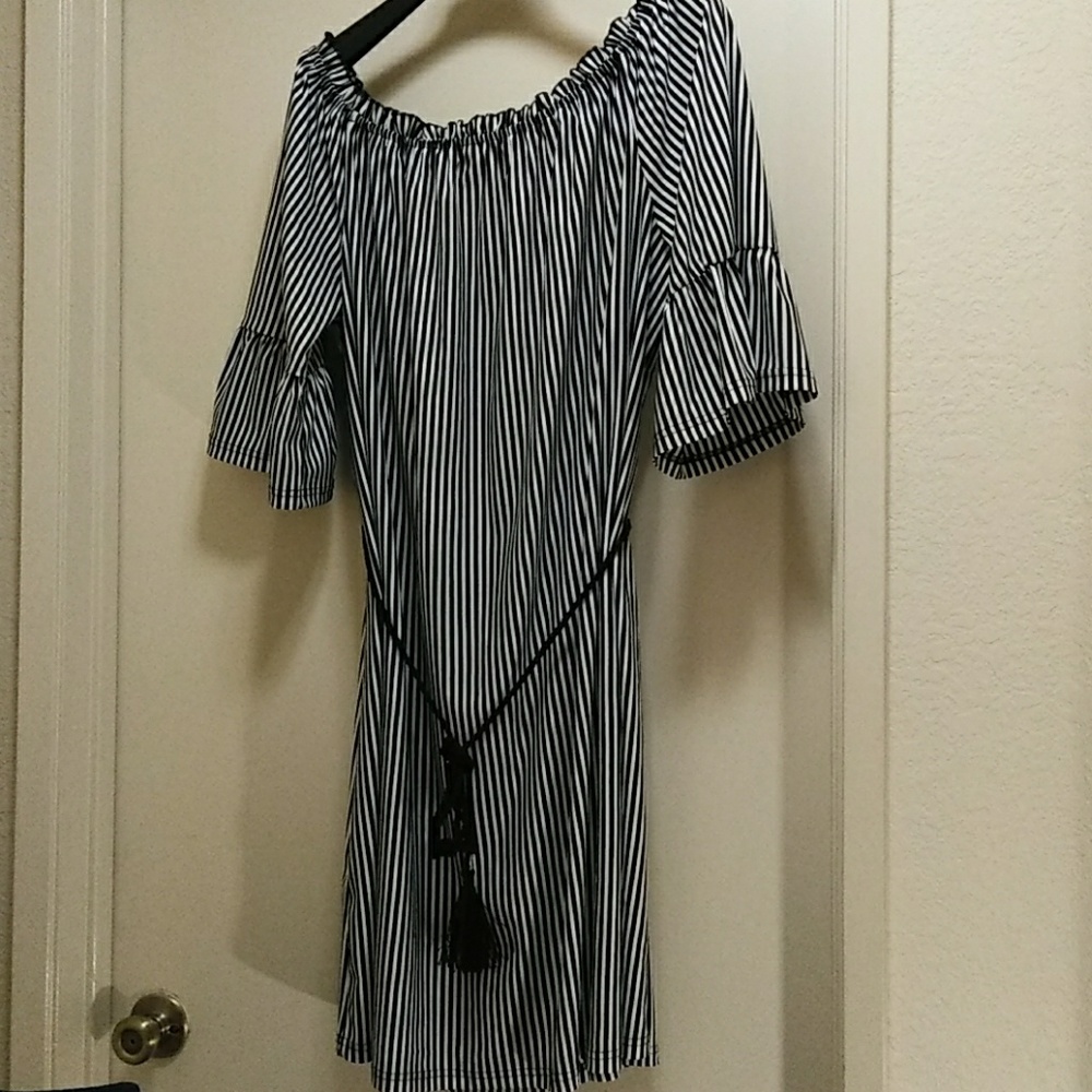 Dress - Picture 2 of 2